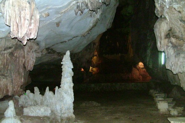 Kh&aacute;m ph&aacute; hang động Nhị Thanh giữa phố n&uacute;i 